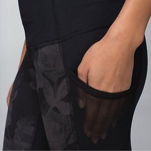 Lululemon Seek the Heat Crop Black Inky Floral Mesh‎ Size 4 - Picture 6 of 14